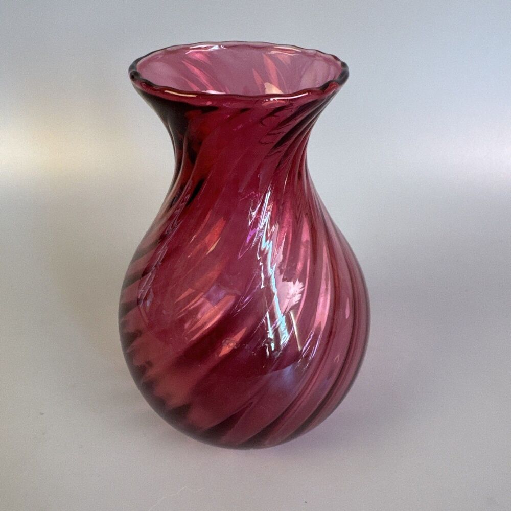 Vintage Pilgrim Cranberry Glass Vase Optic Swirl Pattern 6” Tall Hand Blown USA